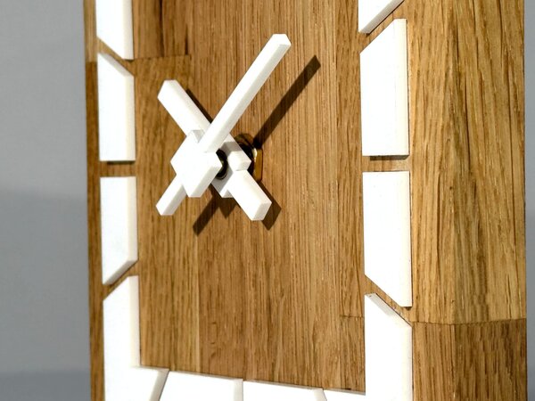 Dekorstudio Drevené stolové hodiny Square OAK - biele