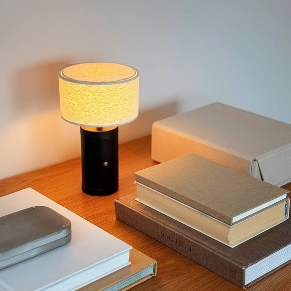 Dyberg Larsen LED stolná lampa na batérie Mellow, čierna, 23 cm, Čierna, Obývacia izba / jedáleň, Drevo, Škandinávsky, Stojacie svietidlo