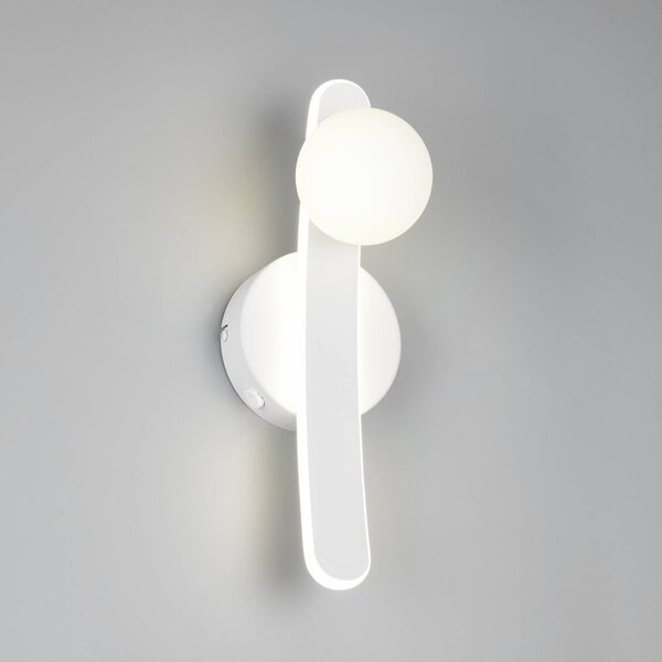 Trio Lighting LED nástenné svetlo Napoli, biela matná, výška 34 cm, kov,, Biela / opálová, Obývacia izba / jedáleň, kov, Moderný, Nástenné svietidlo