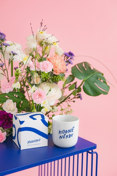 Porcelánový hrnček Hodně někde 270 ml
