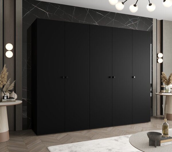 Elegantná šatníková skriňa CAITIR 1 250 cm - čierna / čierne úchyty