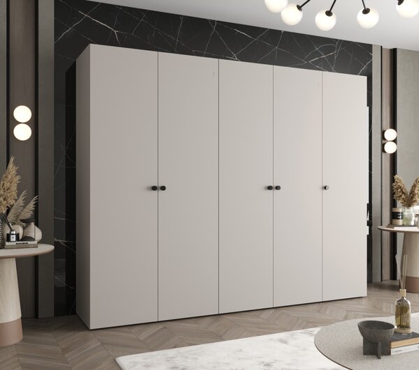 Elegantná šatníková skriňa CAITIR 1 250 cm - kašmír / čierne úchyty