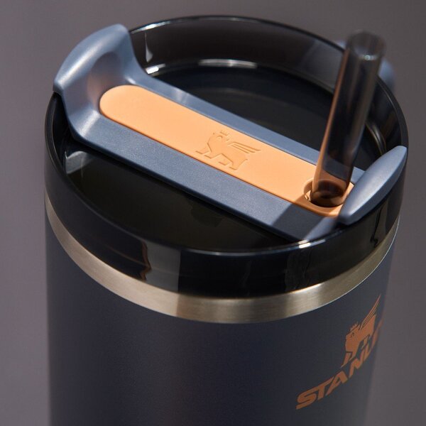 Tmavomodrá termoska so slamkou z nehrdzavejúcej ocele 1,18 l Quencher H2.0 FlowState Tumbler Twilight – Stanley