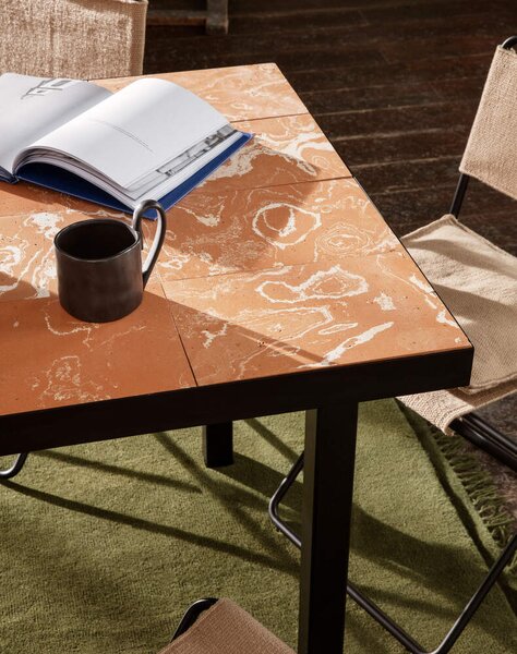Ferm Living Hrnček Flow, black