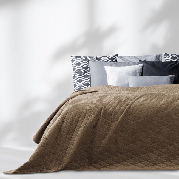 Béžový pléd cez posteľ AmeliaHome Laila Cappuccino, 260 x 240 cm
