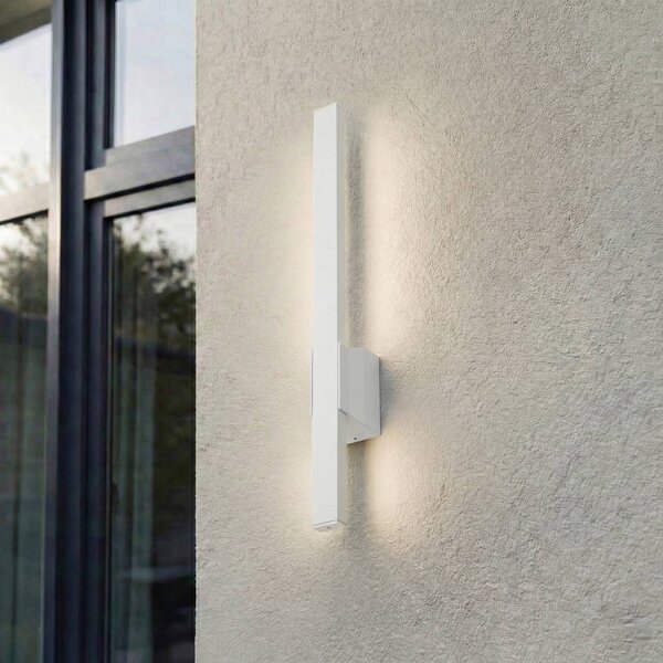 Lindby LED vonkajšie nástenné svietidlo Sakari, biele, hliník, výška 50 cm, Biela / opálová, Hliník, Moderný