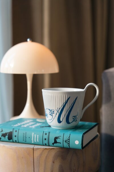 Porcelánový hrnček Alphabet 330 ml – M