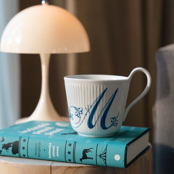 Porcelánový hrnček Alphabet 330 ml – M