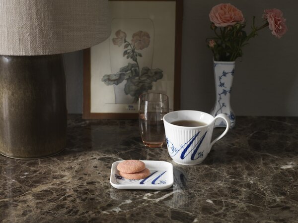 Porcelánový hrnček Alphabet 330 ml – M