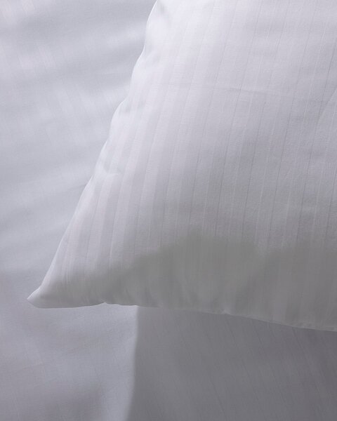 Posteľná súprava zo žakárového saténu Pure Snow 160x200 cm