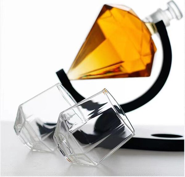 Darčeková sada na Whiskey poháre, decanter 850ML Diamond