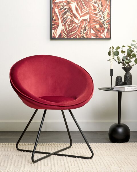 Dizajnové kreslo červené zamatové čalúnenie okrúhle sedadlo retro minimalistický dizajn