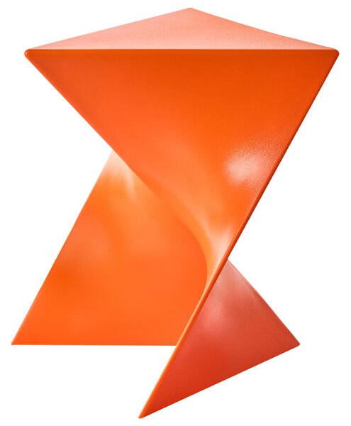Odkladací stolík oranžový syntetický materiál trojuholníkový geometrický tvar dizajnový moderný štýl obývacia izba spálňa