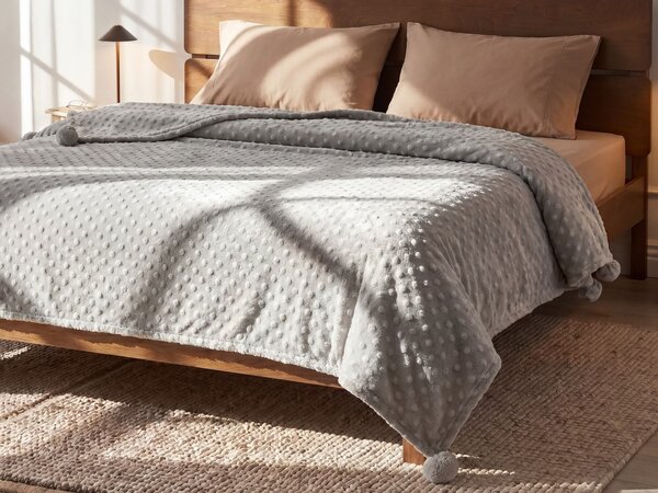 Deka svetlosivá polyester 200 x 220 cm bez vzoru jednofarebná s brmbolcami prikrývka moderný štýl doplnky obývačka spálňa