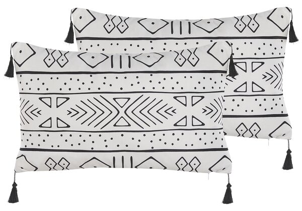 Sada 2 dekoratívnych vankúšov čierna biela zamat 30 x 50 cm geometrický vzor so strapcami obdĺžnikový tvar boho moderný štýl doplnky