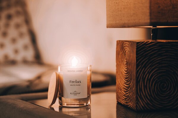 Luxusná sviečka Klinmam Home White Musk z prírodných surovín a púdrovou vôňou s nádychom vanilky
