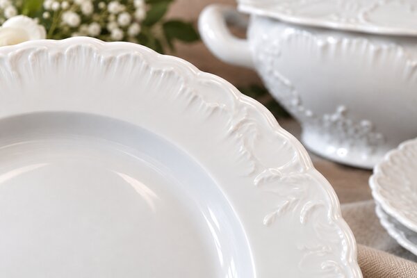 Rokoko biela porcelánová obedová súprava pre 6 osôb, 24-dielna (Elegantná biela obedová súprava Rokoko z porcelánu Ćmielów pre 6 osôb)
