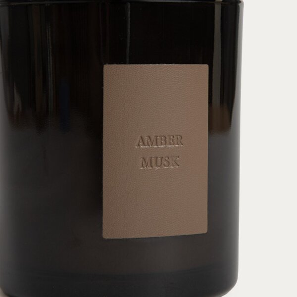 Sviečka URBAN LEATHER Amber Musk 781025