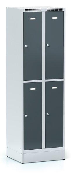 Kovová šatníková skrinka S6 na sokli s úložnými boxami, 4 boxy, 1920 x 600 x 500 mm, cylindrický zámok, tmavosivé dvere