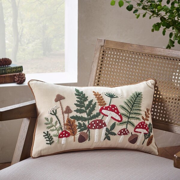 Bavlnený dekoračný vankúš 30x50 cm Embroidery Woodland – Catherine Lansfield