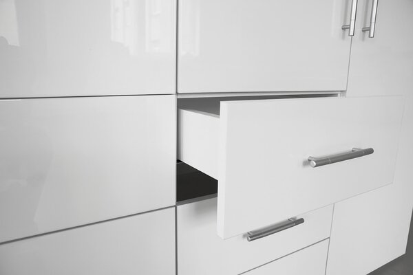 SKRIŇA S OTOČNÝMI DVERAMI, biela, biela s vysokým leskom, 244/218,6/59,4 cm Xora - Skrine