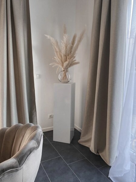 Podstavec PODEST, výška 100 cm, sklolaminát, biely lesk