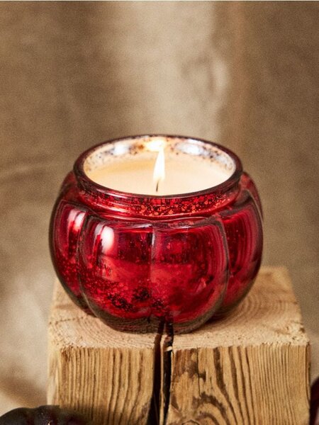 Sinsay - Vonná sviečka v tvare tekvice Mulled wine - lilavá
