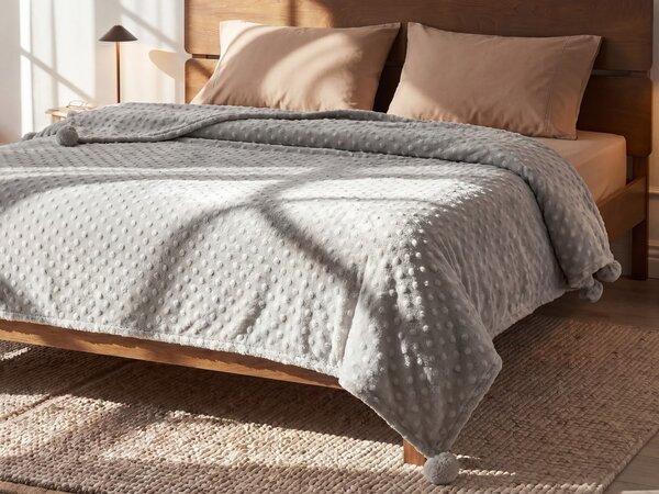 Deka svetlosivá polyester 200 x 220 cm bez vzoru jednofarebná s brmbolcami prikrývka moderný štýl doplnky obývačka spálňa