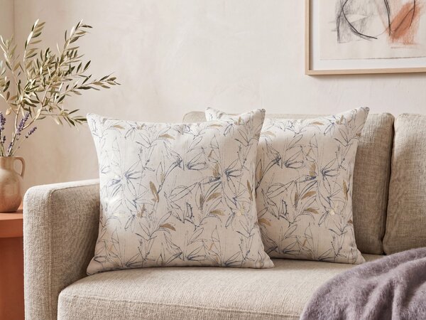 Sada 2 dekoratívnych vankúšov béžové kvetinový vzor 45 x 45 cm potlač glamour