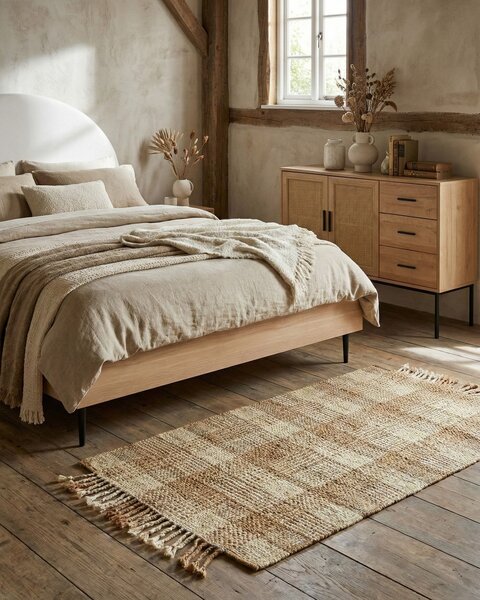 Koberec béžový jutový 80 x 150 cm obdĺžnikový ručne tkaný so strapcami boho dizajn spálňa obývacia izba