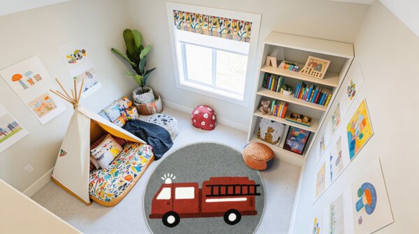 Koberec Lima G752A hasičské auto, červený / sivý kruh
