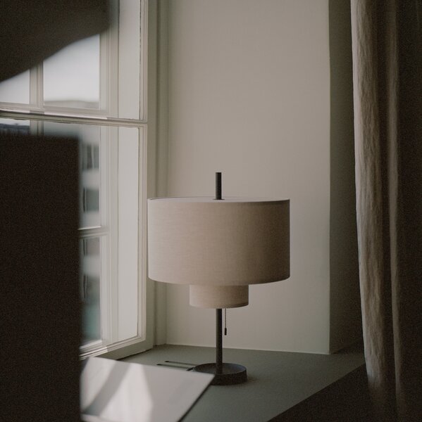 NEW WORKS Stolová lampa Margin, Black / Beige