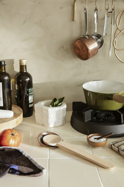 Ferm Living Varecha a odkladací tanier Resting Spoon Set – hnedá