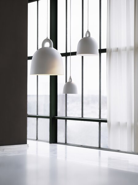 Normann Copenhagen Závesná lampa Bell, stredná – biela
