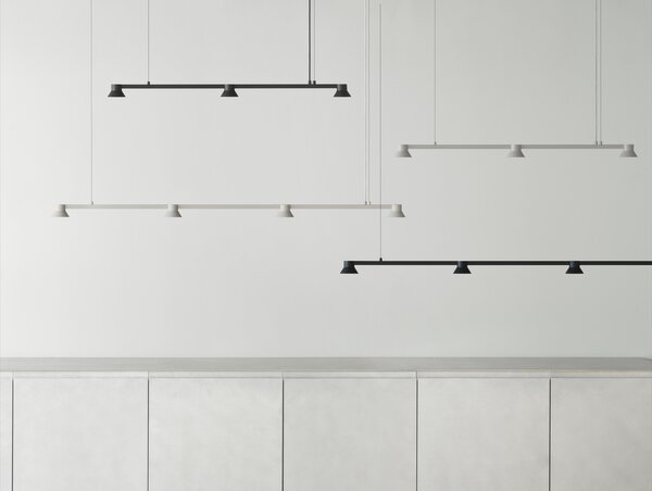 Normann Copenhagen Lineárna závesná lampa Hat, veľká – čierna