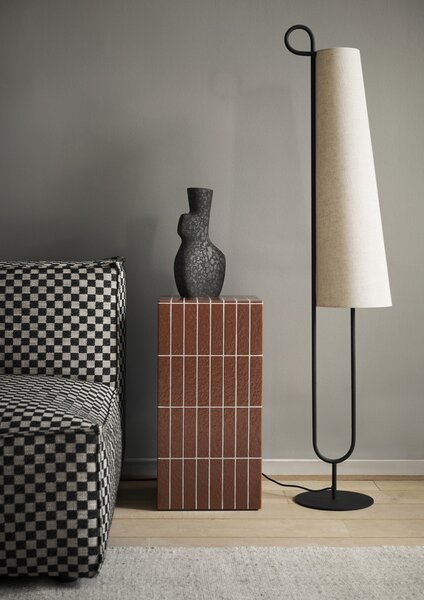 Ferm Living Stojanová lampa Ancora – čierna/prírodná