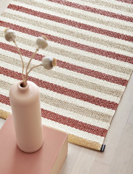 Pappelina Koberec TEO Brick/Beige/Vanilla – tehlový, veľkosť koberca 230 x 320 cm