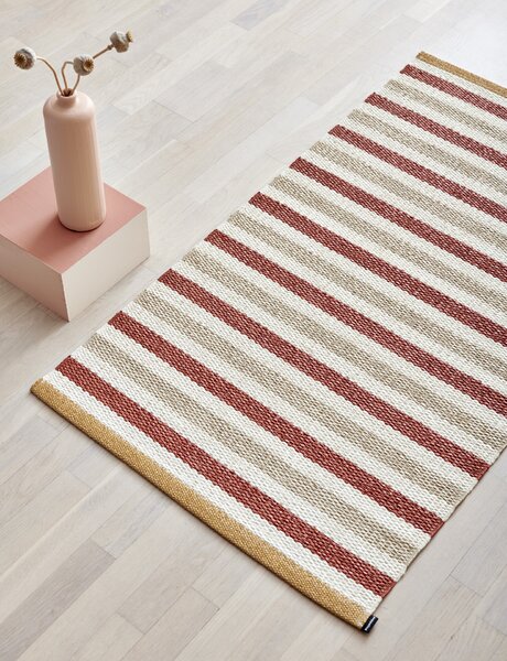 Pappelina Koberec TEO Brick/Beige/Vanilla – tehlový, veľkosť koberca 230 x 320 cm