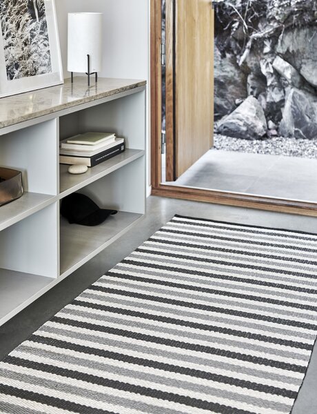 Pappelina Koberec TEO Warm Grey/Charcoal/Vanilla – teplý sivý, veľkosť koberca 230 x 320 cm