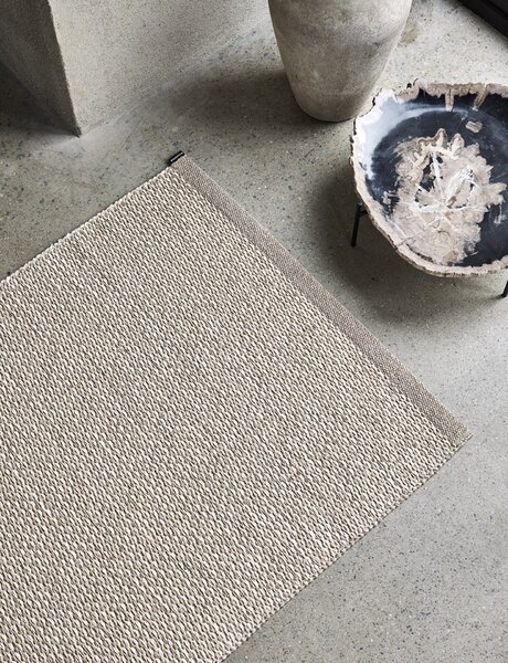 Pappelina Koberec EFFI Mud/Beige/Vanilla – svetlohnedý, veľkosť koberca 230 x 320 cm