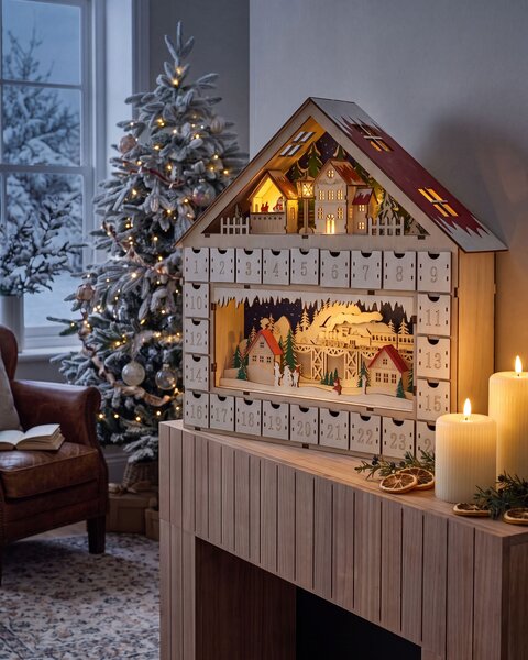 Vianočná LED dekorácia svetlohnedý drevený adventný kalendár na baterky domček vianočné dekorácie interiér