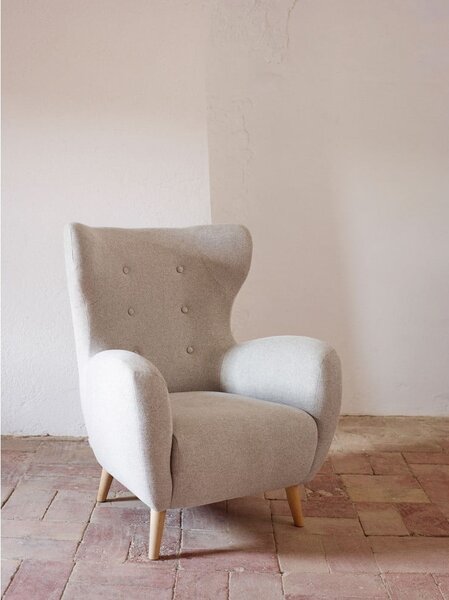 Béžové kreslo ušiak Patio – Kave Home