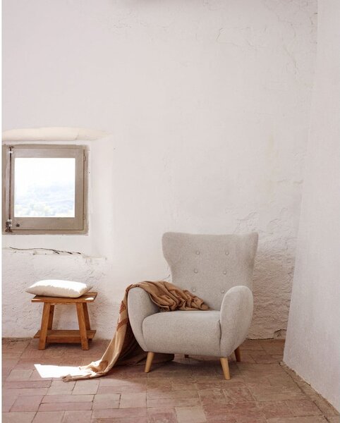 Béžové kreslo ušiak Patio – Kave Home