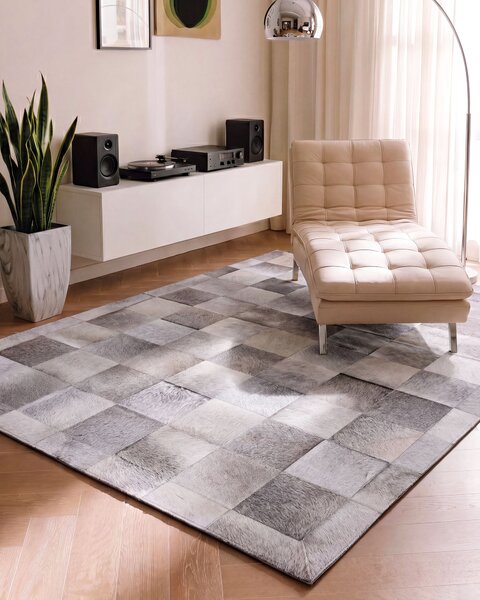 Koberec sivý z pravej hovädzej kože 160 x 230 cm krátky vlas patchworkový geometrický vzor obdĺžnikový moderný