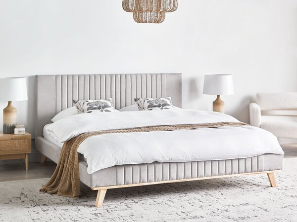 Posteľ svetlosivá 180 x 200 cm čalúnený ženilkový rám postele vysoké prešívané čelo spálňa