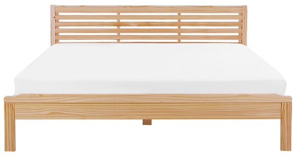 Drevená posteľ svetlohnedá borovicové drevo 180 x 200 cm rám postele s lamelovým čelom a roštom minimalistický dizajn