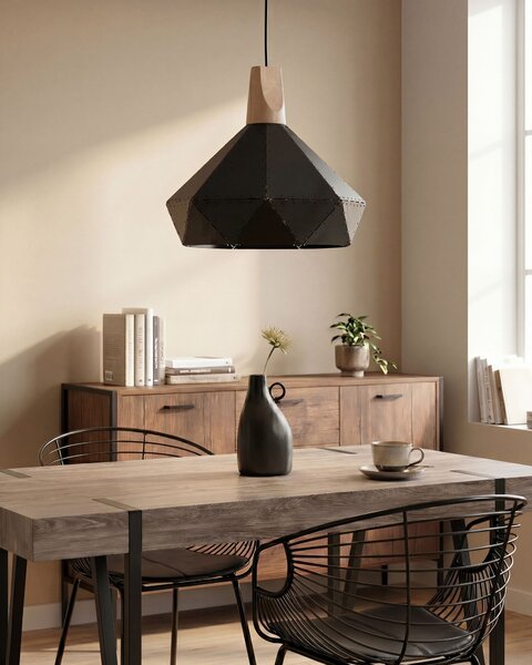 Závesná lampa čierna farba kovová s prvkom z dubového dreva geometrický tvar moderná
