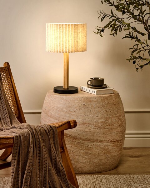 Stolná lampa svetlobéžová ľan látkové tienidlo podstavec z kaučukového dreva moderný škandinávsky štýl obývacia izba spálňa