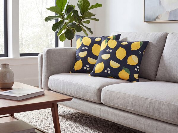 Súprava 2 dekoratívnych vankúšov čierny polyester 45 x 45 cm žltá potlač citrónov moderný dizajn