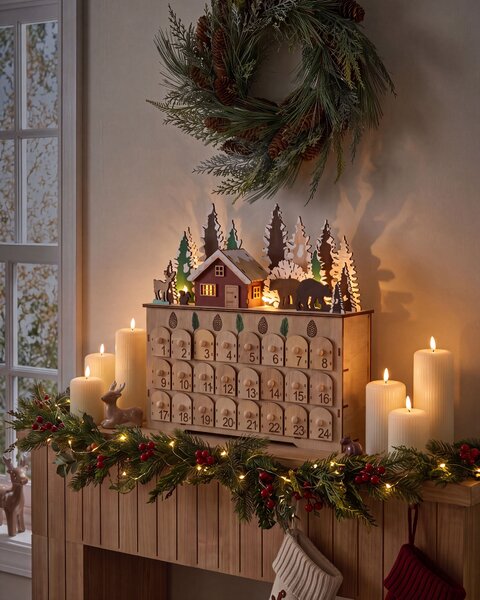 Vianočná LED dekorácia svetlohnedý drevený adventný kalendár domčeky vianočná krajinka na baterky